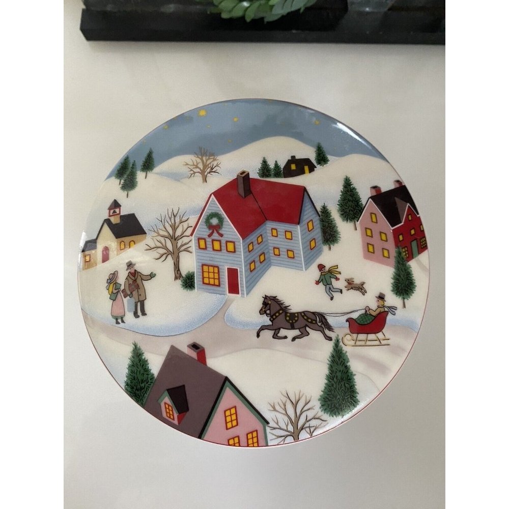Mikasa Holiday Village Christmas Trinket Bowl Diameter 5" Height 2" Japan Vintag